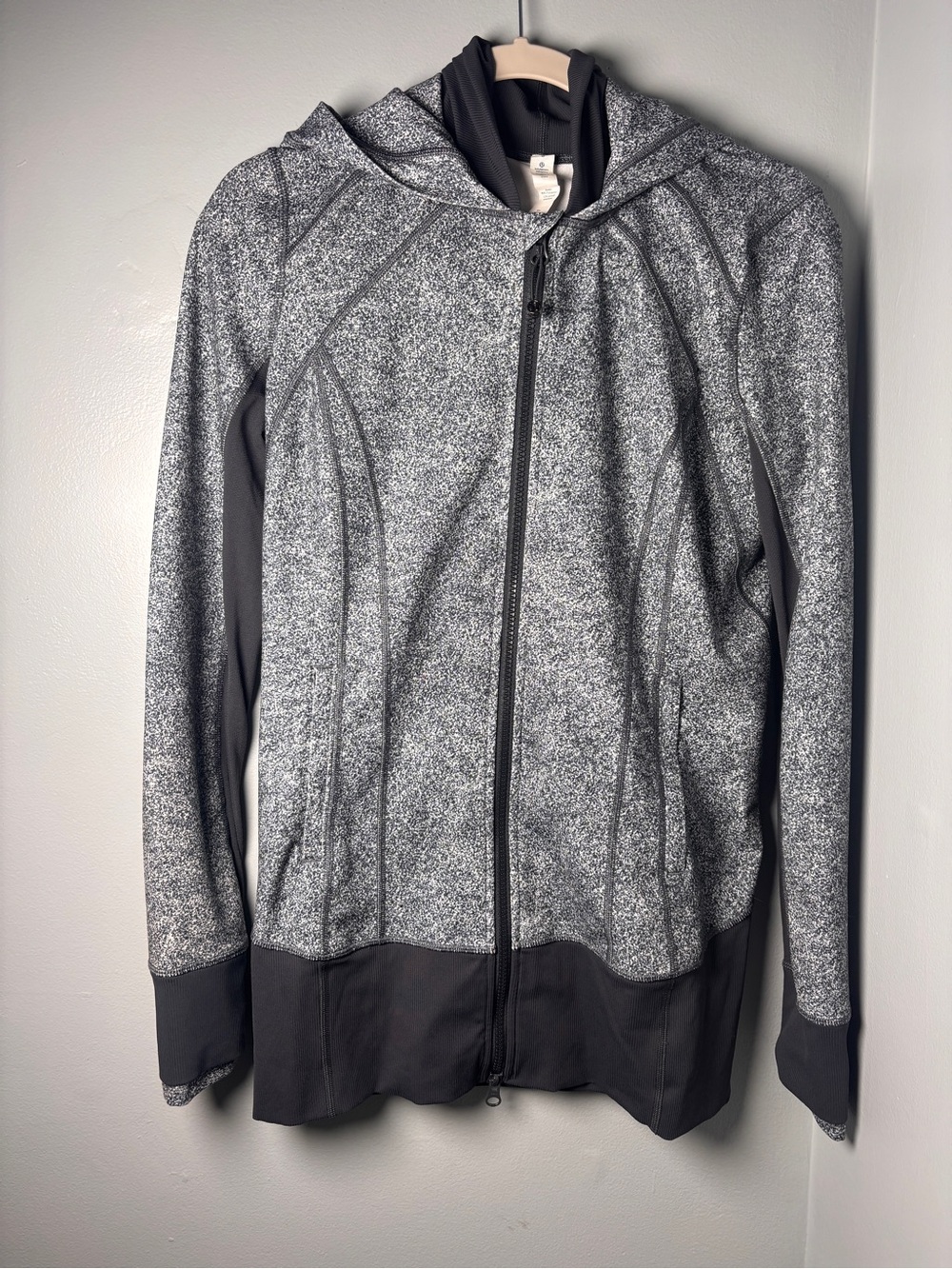 Lululemon Women Daily
Practice Jacket Size 8 Rio Mist White Black Deep Coal Luon